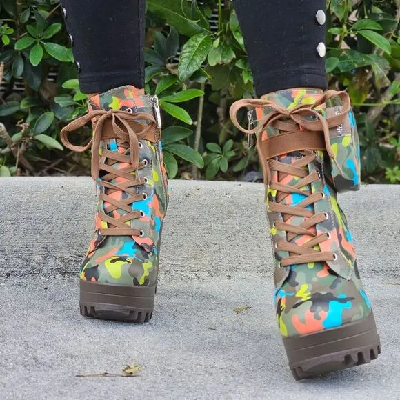 COPY - Women's Camo Print Block Heel Lace Up Botties