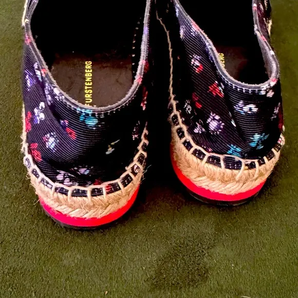 Diane Von Furstenburg espadrilles New Size 6m