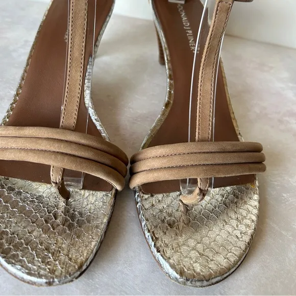 Donald J Pliner Viva Suede Leather T Strap Sandals‎