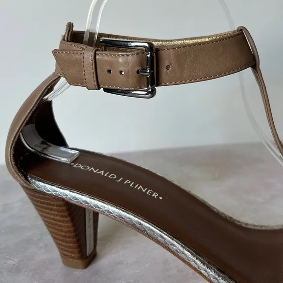 Donald J Pliner Viva Suede Leather T Strap Sandals‎