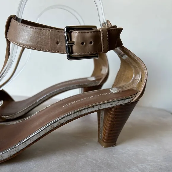 Donald J Pliner Viva Suede Leather T Strap Sandals‎