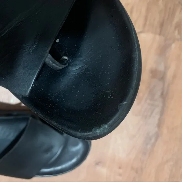 Donald Pliner black leather sandals