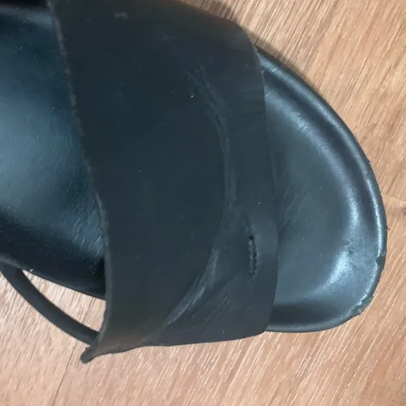 Donald Pliner black leather sandals