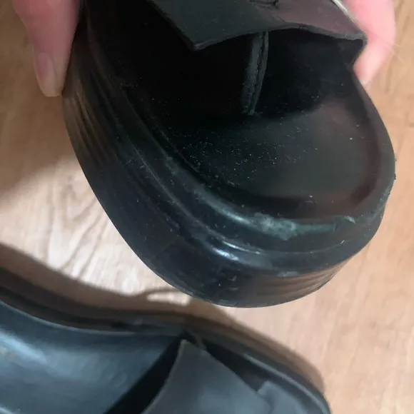 Donald Pliner black leather sandals
