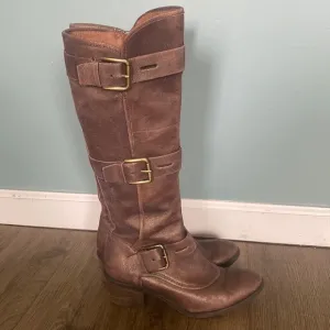 Donald Pliner Dax Boots brown leather knee high. 8.5 Buckles fairycore rustic