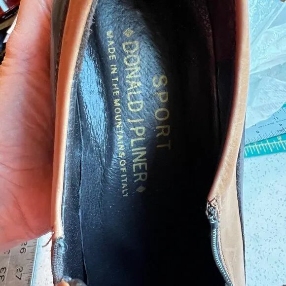 Donald Pliner Size 8.5 Loafers UZIP Tan Shoes Leather