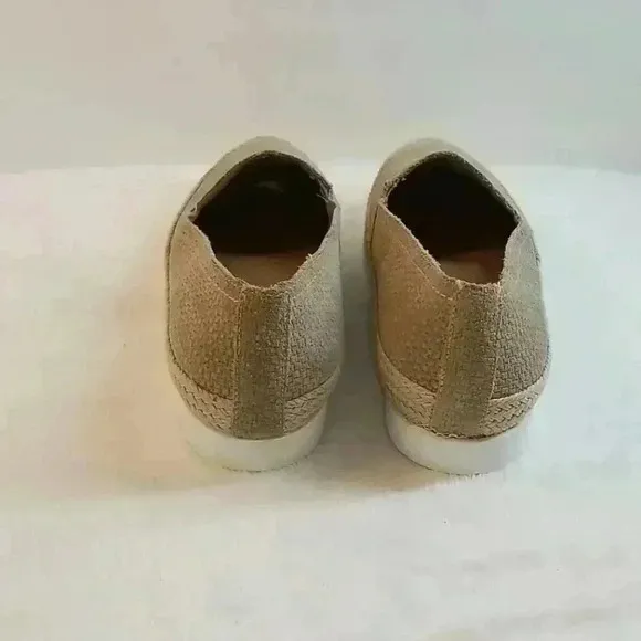 Donald/pliner slip on flats size 7M (PERCI )
