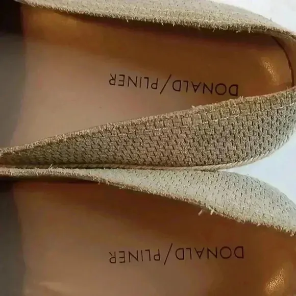Donald/pliner slip on flats size 7M (PERCI )