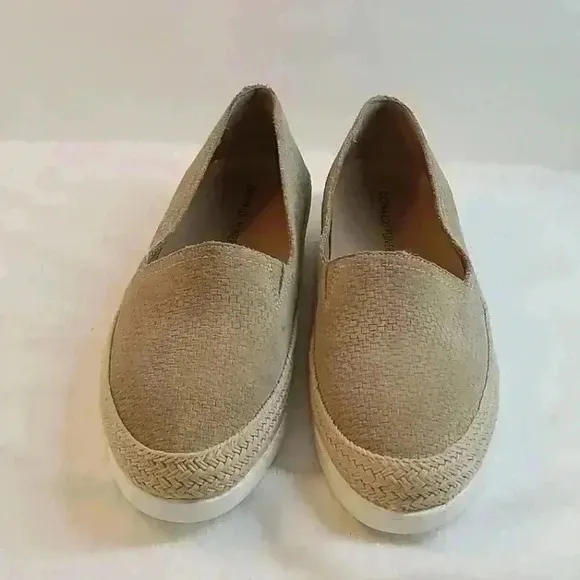 Donald/pliner slip on flats size 7M (PERCI )