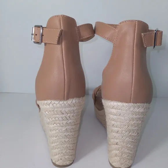 DV By Dolce Vita  Harriat Women's Tan Wedge Sandals Size- 10