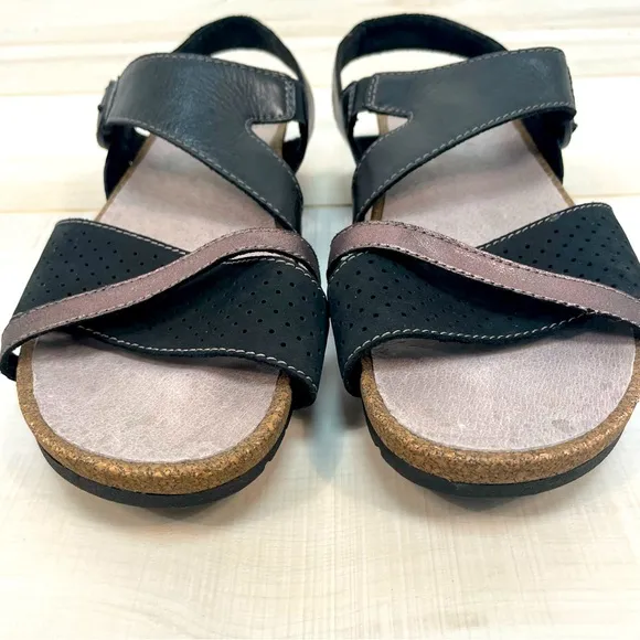 Earth NEW Linden Laguna Black &amp; Silver Leather Sandals Sz 7.5W