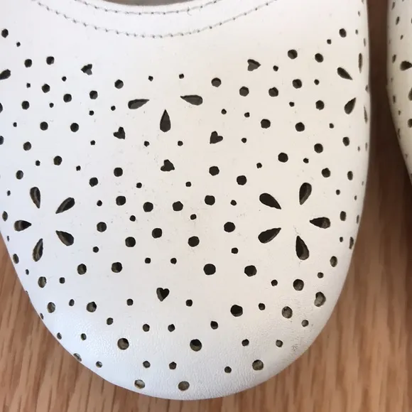 Easy Street 9 M white flats with heart perforations.