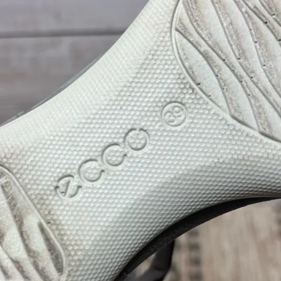 ECCO Flash Sandals Flat Women's EUR 39 US 8 Gray Leather Adjustable T Strap