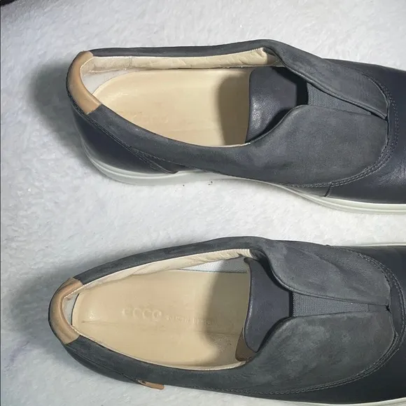 Ecco Gray Leather Slip-On Loafers with Two-Tone Design