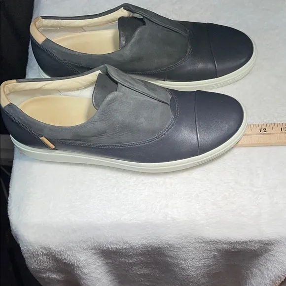 Ecco Gray Leather Slip-On Loafers with Two-Tone Design