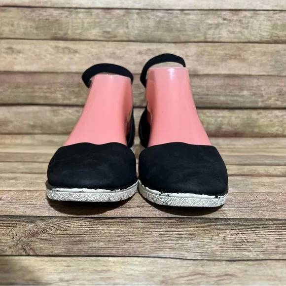 Eileen Fisher Black Leather Ankle Strap Sandals