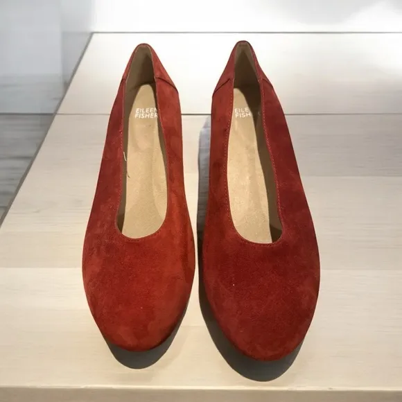 Eileen Fishers Size 7.5 Burgundy suede flats