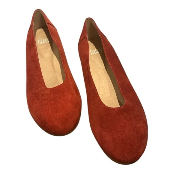 Eileen Fishers Size 7.5 Burgundy suede flats