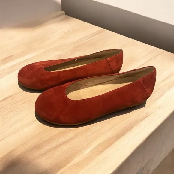 Eileen Fishers Size 7.5 Burgundy suede flats