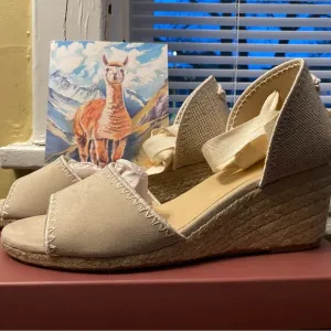 Elegant Beige Wedge Espadrilles