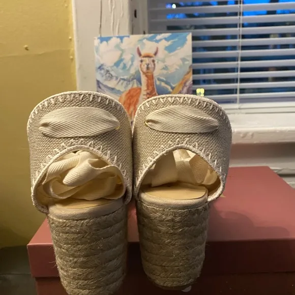Elegant Beige Wedge Espadrilles