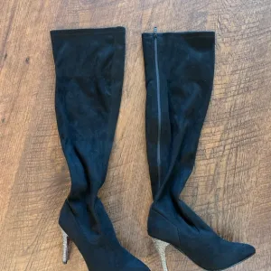 Elegant Black Over-the-Knee Boots