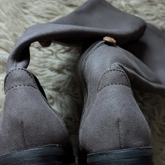 EUC Gentle Souls Emma Stretch Knee High Boots in Mineral Gray