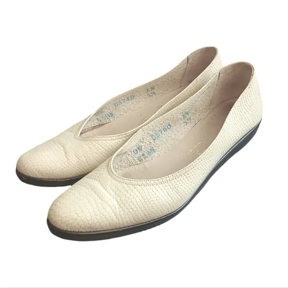 Ferragamo Snake Embossed Cream Leather Flats Size 8.5
