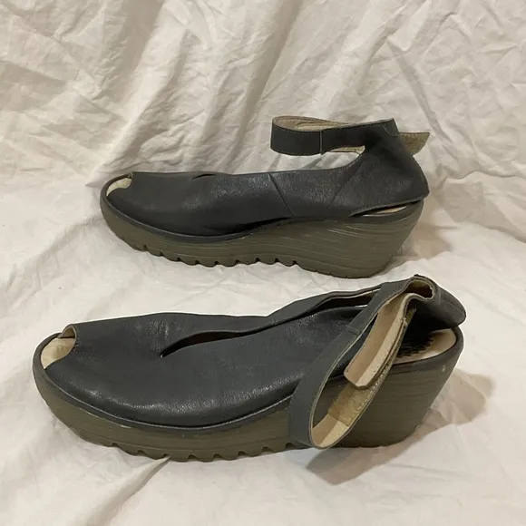 Fly London Womens Yala shoes 39 6 gray leather sandals capsule modern LAGONLOOK