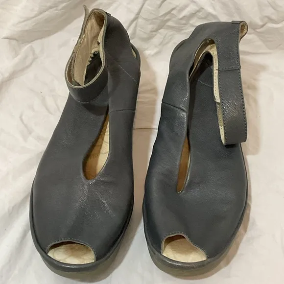 Fly London Womens Yala shoes 39 6 gray leather sandals capsule modern LAGONLOOK