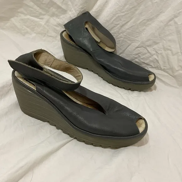 Fly London Womens Yala shoes 39 6 gray leather sandals capsule modern LAGONLOOK