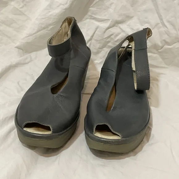 Fly London Womens Yala shoes 39 6 gray leather sandals capsule modern LAGONLOOK