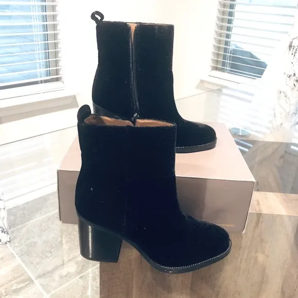 Franco Sarto Boots Owens Suede Velvety Booties Size 5.5M NWT $149.00