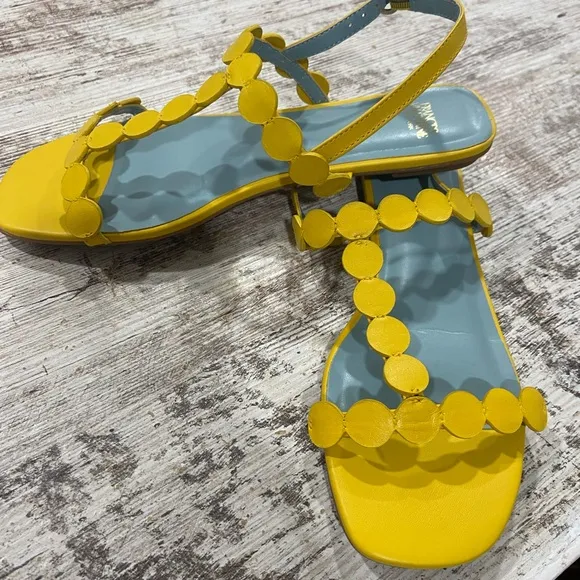 Francés Valentine Yellow Sandals by Unknown Brand Size 6B
