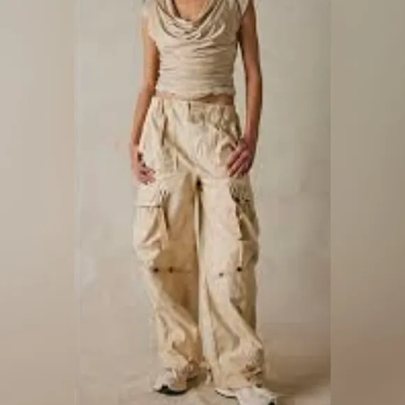 Free People Everglades Utility Pants in beige size medium - NWOT