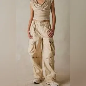 Free People Everglades Utility Pants in beige size medium - NWOT
