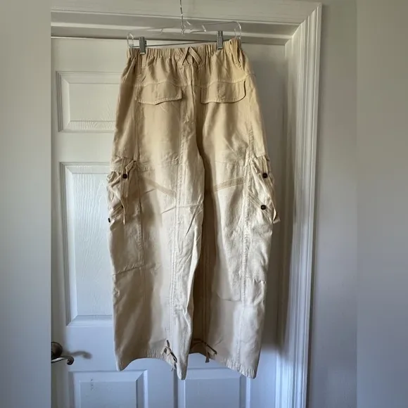 Free People Everglades Utility Pants in beige size medium - NWOT