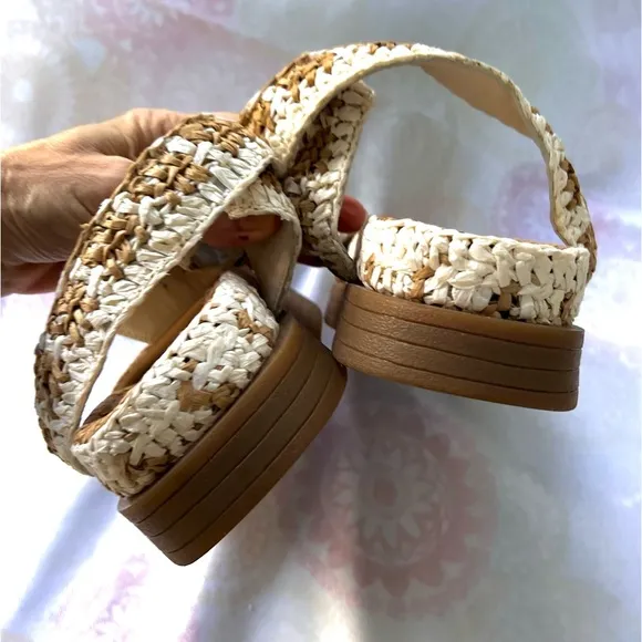 Free People Roma Raffia Sandals Size 9 Boho Woven EUC Tan White Ankle
