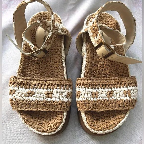 Free People Roma Raffia Sandals Size 9 Boho Woven EUC Tan White Ankle