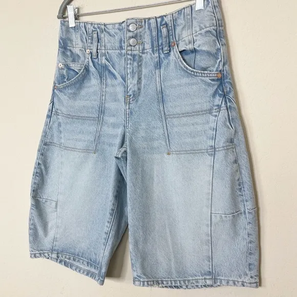 Free People We The Free Extreme MeasuresBarrel Denim Shorts Size 26