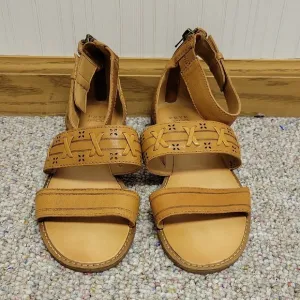 Frye And Co. Evie Tan Sandals Sz 6.5 New Without Tags Or Box
