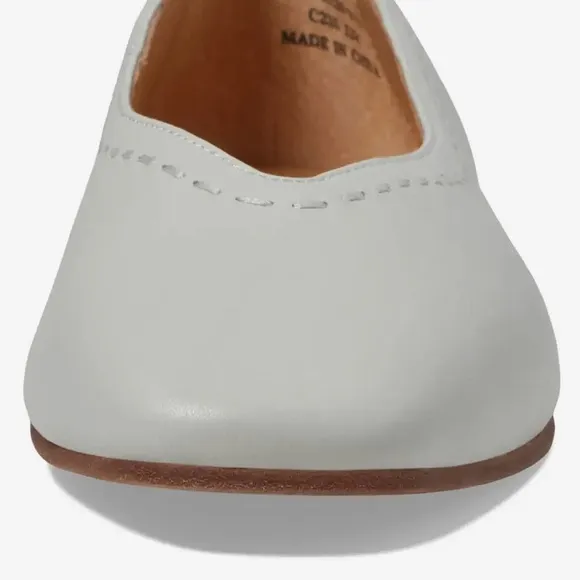 FRYE Claire Flat size 8.5 White Flats New Without Box