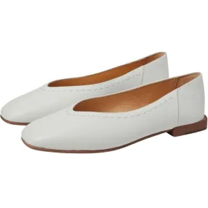 Frye Claire Flats NWT White with Leather Upper and Footbed,