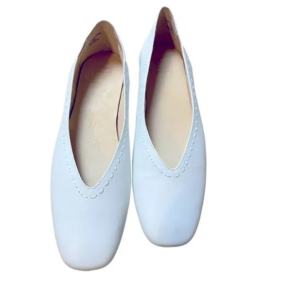 Frye Claire Flats NWT White with Leather Upper and Footbed,