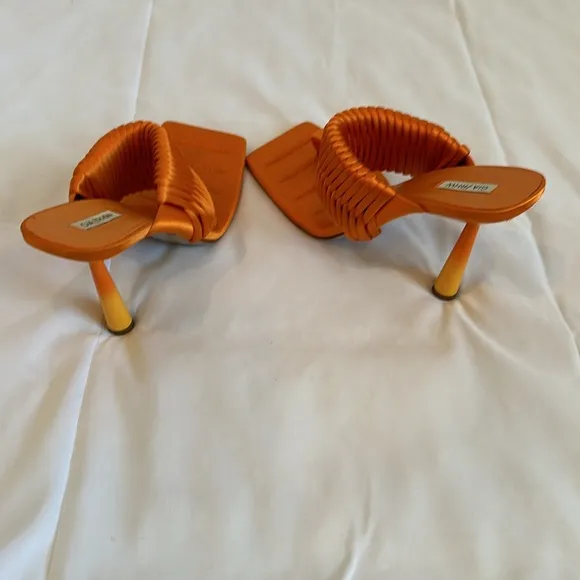GIA/RHW. Giaborghini Rosie 1 Satin. Size 39.5.