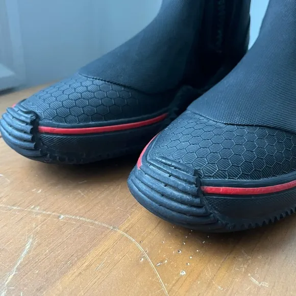Gill Trapeze Boots Men's Black and Red Sailing Wetsuit Diving Boots 7.5 8