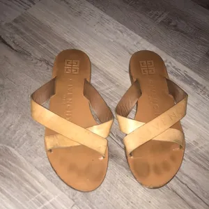Givenchy straps tobacco flat sandals size 7