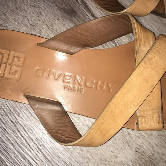 Givenchy straps tobacco flat sandals size 7