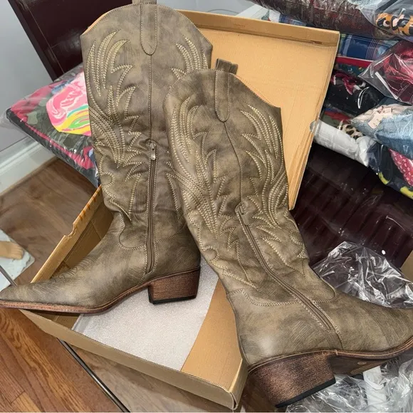 GLOBALWIN NWB! The Western Cowboy Cowgirl Embroidered Knee High Boots size 11