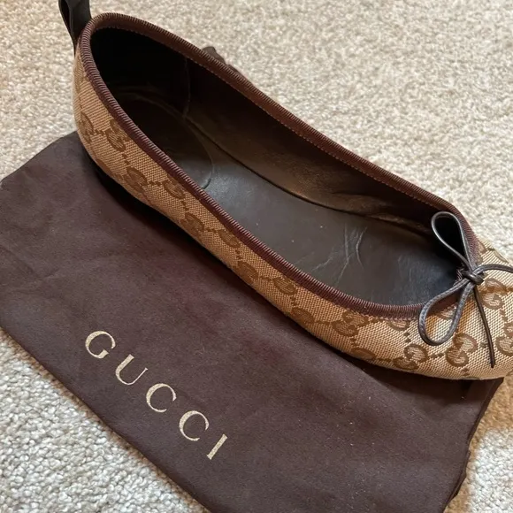 Gucci Flat with Iconic GG Monogram Size 38 US size 8